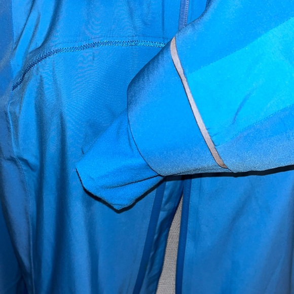 Lululemon Athletica Jacket. Blue. Size 8 - Picture 10 of 16